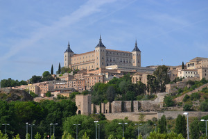 Alcazar de Toledo vista desde el puente del Tajo